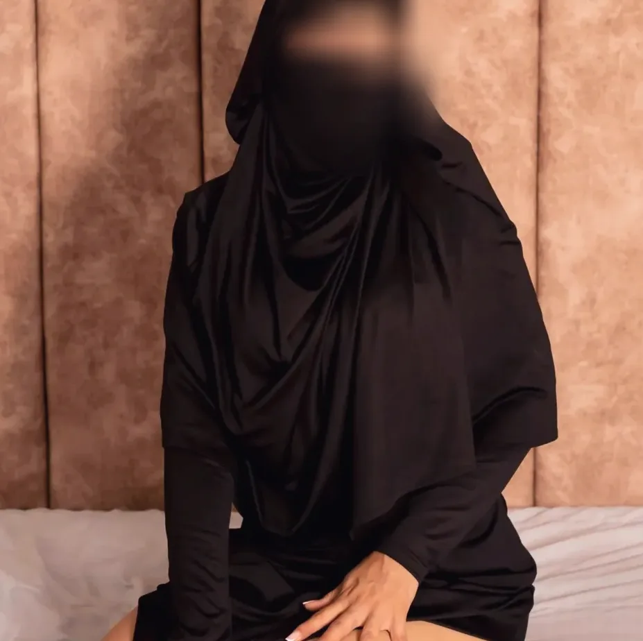 Amelia, 35