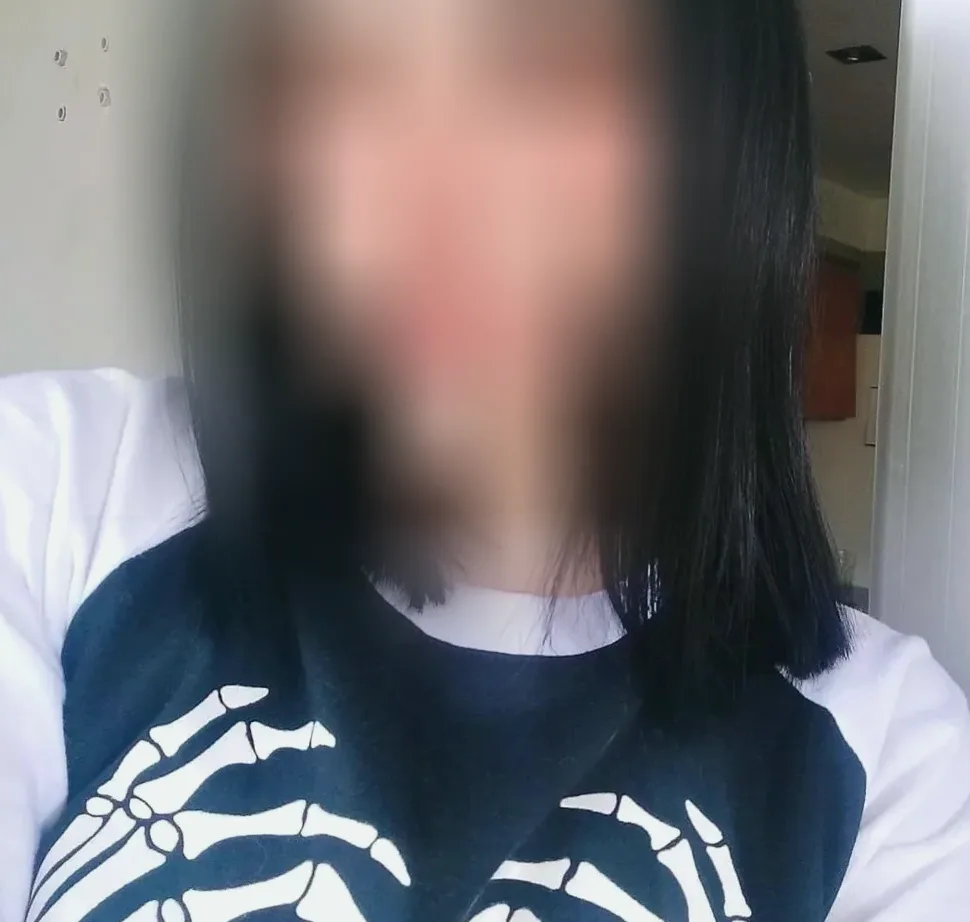 Cerys, 20
