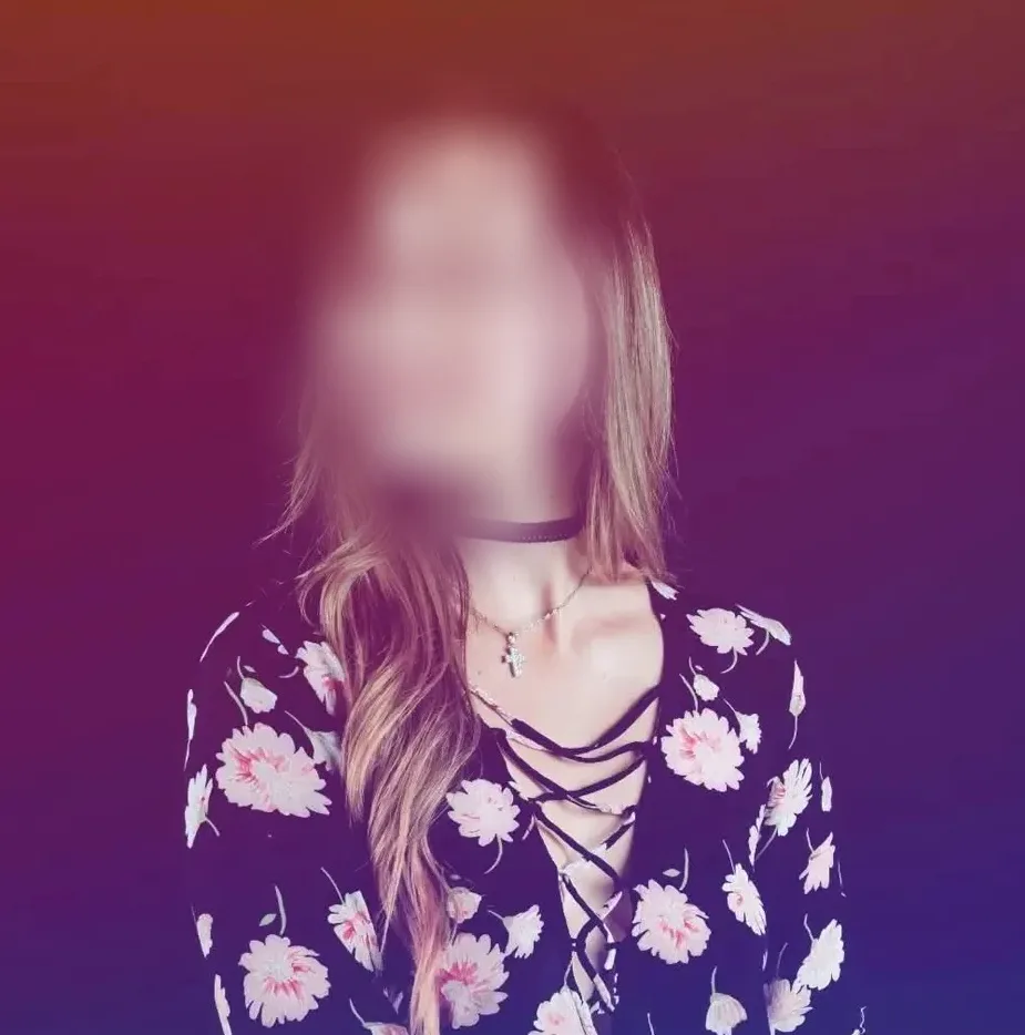 Ella, 24