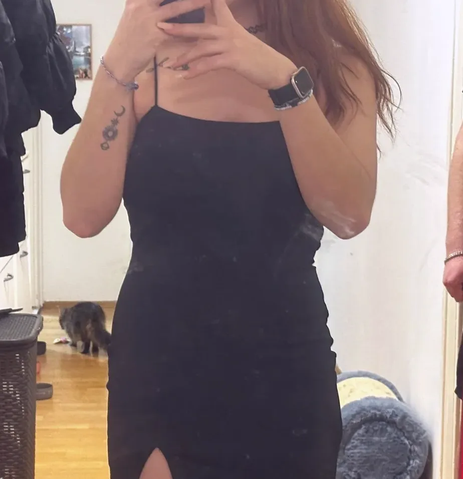 Rhona, 24
