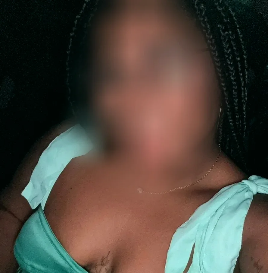 Zoe, 29